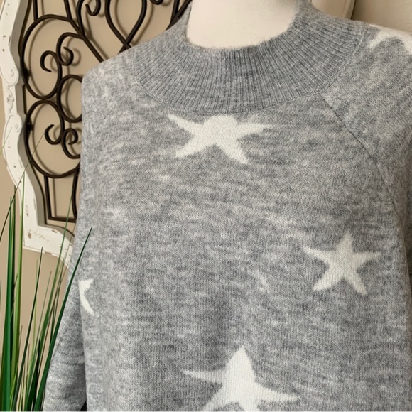 NWT Size 3X Super Soft Gray Star Print Sweater - Picture 2 of 6